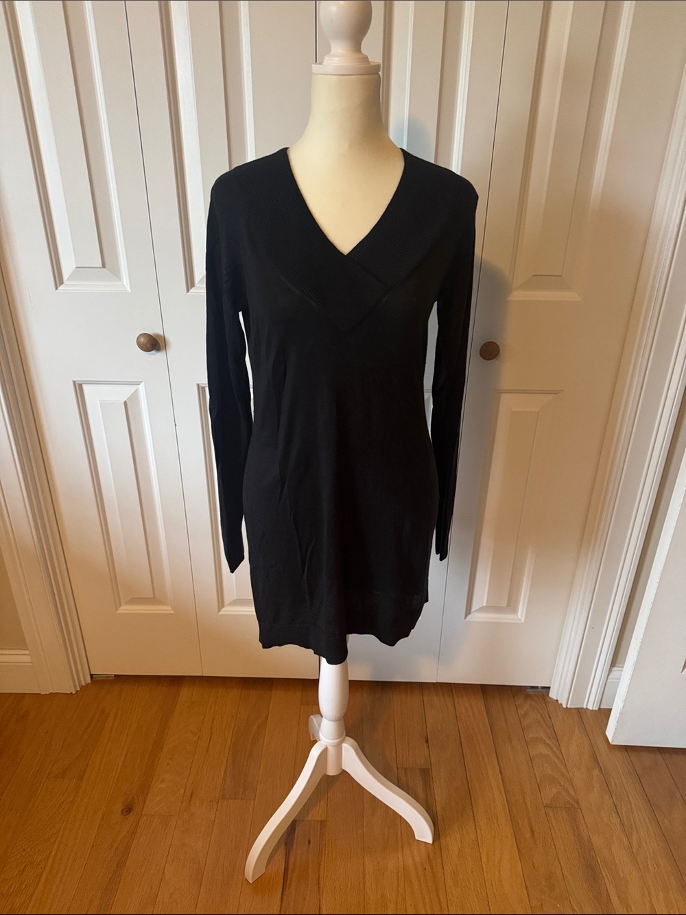 Black Elie Tahari tunic style sweater - Picture 1 of 8